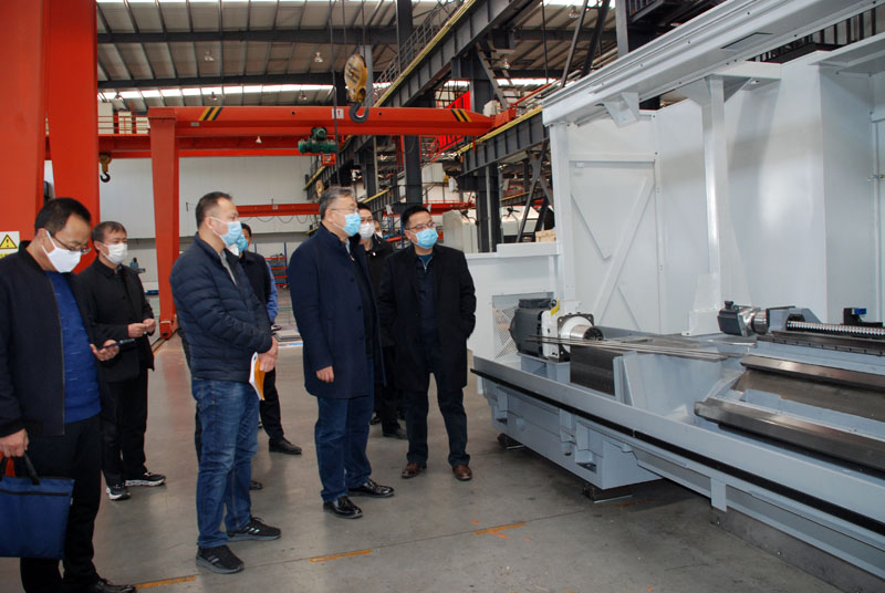 甘肅省工信廳副廳長(zhǎng)王海峰來(lái)星火機(jī)床公司調(diào)研 甘肅省工信廳副廳長(zhǎng)王海峰來(lái)星火機(jī)床公司調(diào)研