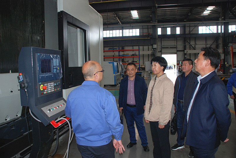 天水市人大副主任王曉琴來(lái)星火機(jī)床公司調(diào)研 天水市人大副主任王曉琴來(lái)星火機(jī)床公司調(diào)研