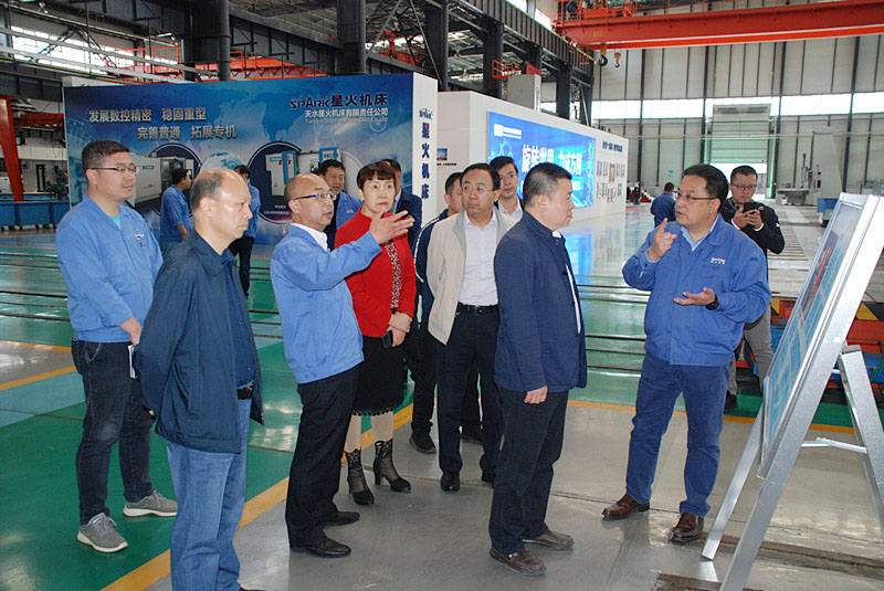 甘肅省財政廳副廳長郝文杰來星火機床公司調(diào)研 甘肅省財政廳副廳長郝文杰來星火機床公司調(diào)研