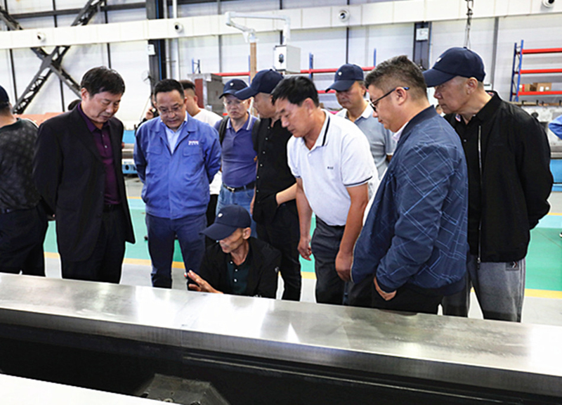 江陰鍛造行業(yè)企業(yè)家組團來星火機床公司參觀考察 江陰鍛造行業(yè)企業(yè)家組團來星火機床公司參觀考察