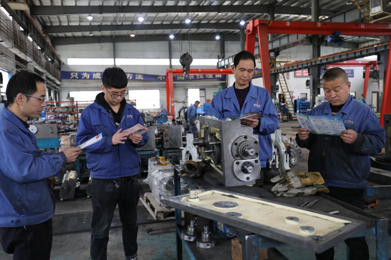 星火機(jī)床公司開展4?15國家安全日普法宣傳活動 星火機(jī)床公司開展4?15國家安全日普法宣傳活動