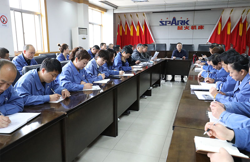 星火機(jī)床公司通過“三標(biāo)”管理體系審核 星火機(jī)床公司通過“三標(biāo)”管理體系審核