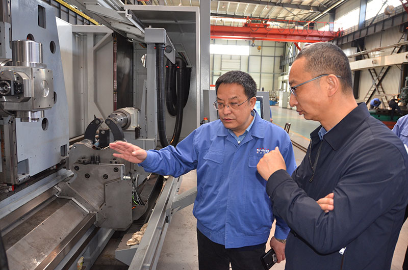 董小平副市長來星火機床公司調(diào)研 董小平副市長來星火機床公司調(diào)研