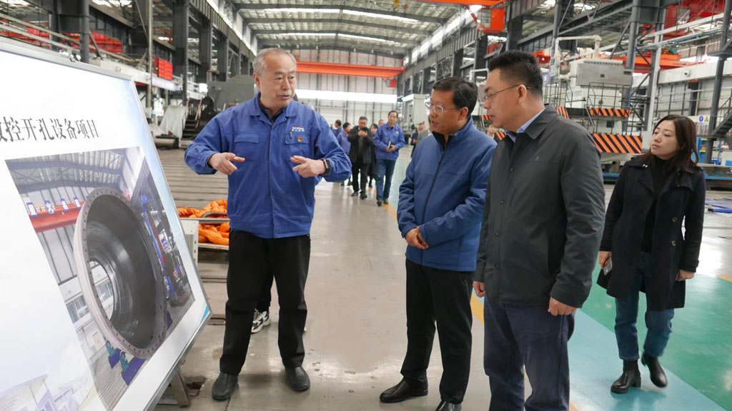 青島西海岸新區(qū)膠南街道張朝洋一行到星火機床公司考察 青島西海岸新區(qū)膠南街道張朝洋一行到星火機床公司考察