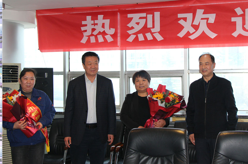 星火機床公司展海瑜應邀參加天水市全國五一巾幗標兵座談 星火機床公司展海瑜應邀參加天水市全國五一巾幗標兵座談