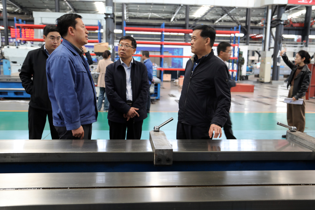 省政協(xié)副秘書長袁斌才一行來星火公司調(diào)研 省政協(xié)副秘書長袁斌才一行來星火公司調(diào)研