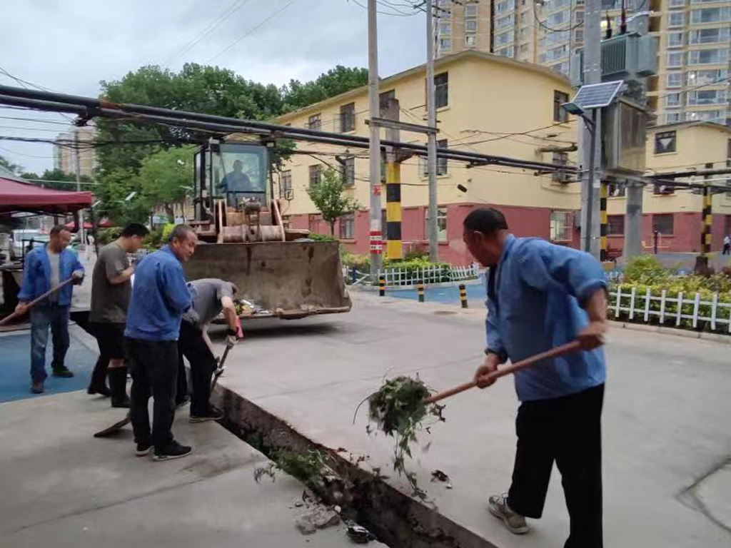 未雨綢繆 防患未然 星火機床物業(yè)公司職工連夜清理排洪溝確保安全度汛 未雨綢繆 防患未然 星火機床物業(yè)公司職工連夜清理排洪溝確保安全度汛