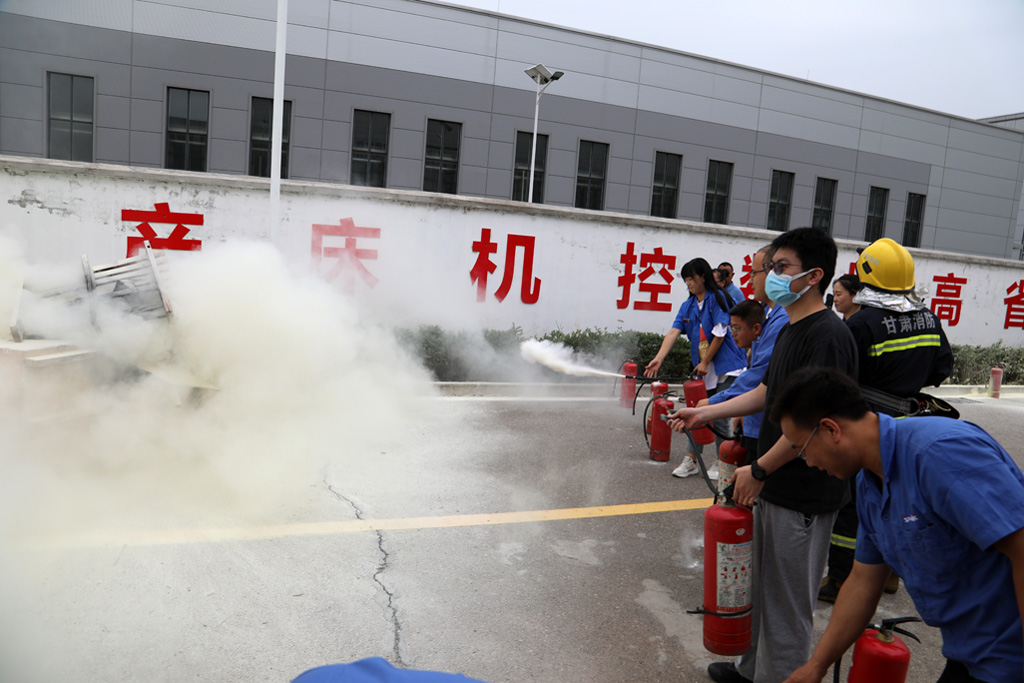 星火機床集團公司舉辦消防安全知識培訓(xùn)暨消防演練活動 星火機床集團公司舉辦消防安全知識培訓(xùn)暨消防演練活動