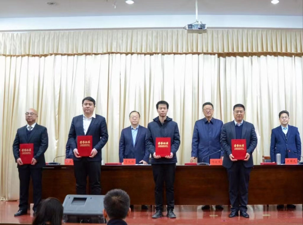 天水市召開第一屆科學(xué)研究暨麥積山文藝獎(jiǎng)表彰大會(huì) 星火機(jī)床公司多軸聯(lián)動(dòng)數(shù)控纏繞機(jī)床獲科學(xué)技術(shù)類一等獎(jiǎng)