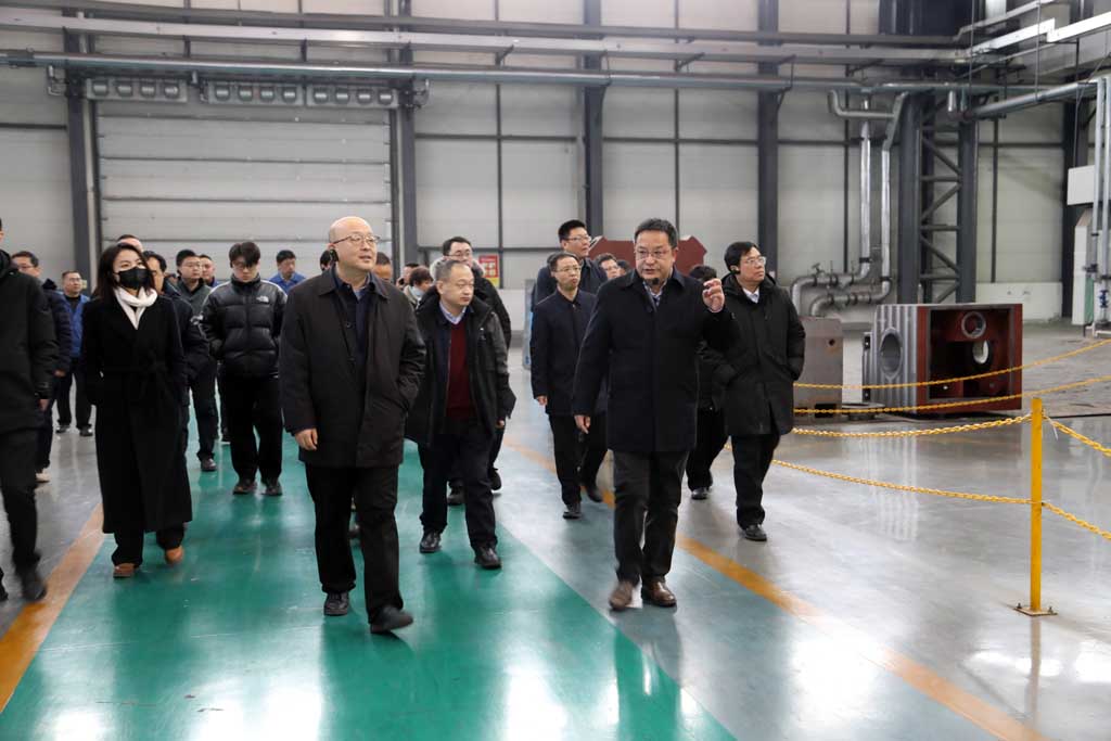 國(guó)家部委相關(guān)部門領(lǐng)導(dǎo) 科研院所權(quán)威專家教授 裝備制造領(lǐng)域企業(yè)家一行齊聚星火機(jī)床參觀