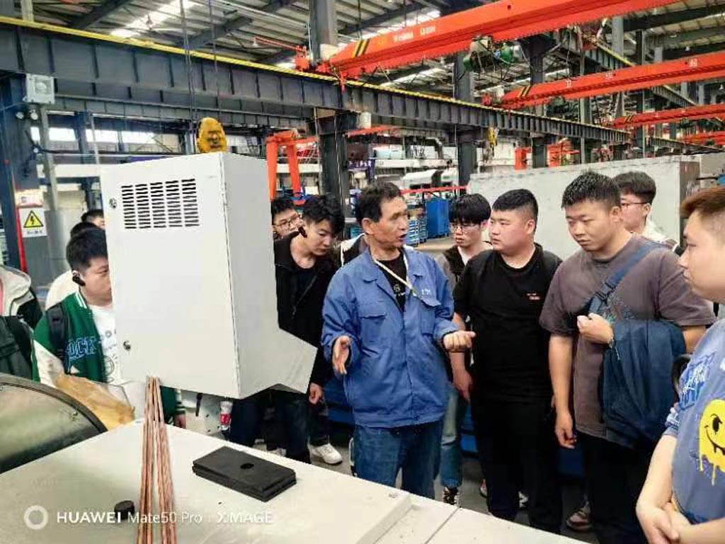 蘭州理工大學(xué)學(xué)生來(lái)星火公司參觀學(xué)習(xí) 蘭州理工大學(xué)學(xué)生來(lái)星火公司參觀學(xué)習(xí)