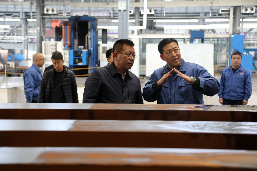 天水市委副書記 市長劉力江在星火數(shù)控公司調(diào)研 天水市委副書記 市長劉力江在星火數(shù)控公司調(diào)研