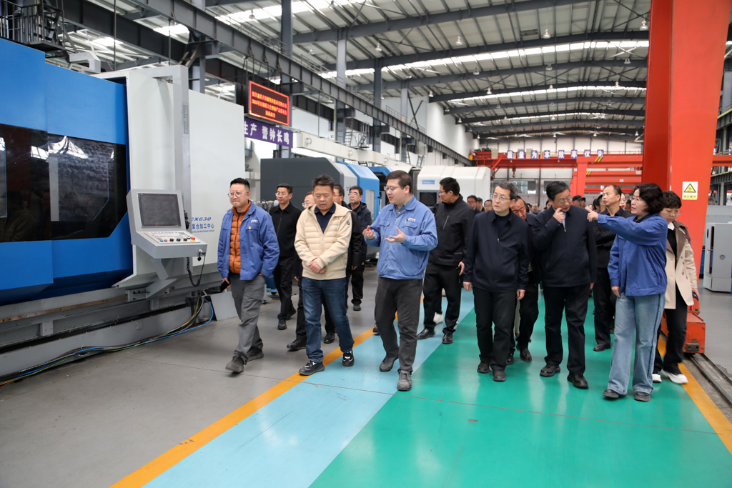 省工信廳、省內(nèi)各市州工信局、金融機(jī)構(gòu)領(lǐng)導(dǎo)來星火數(shù)控調(diào)研
